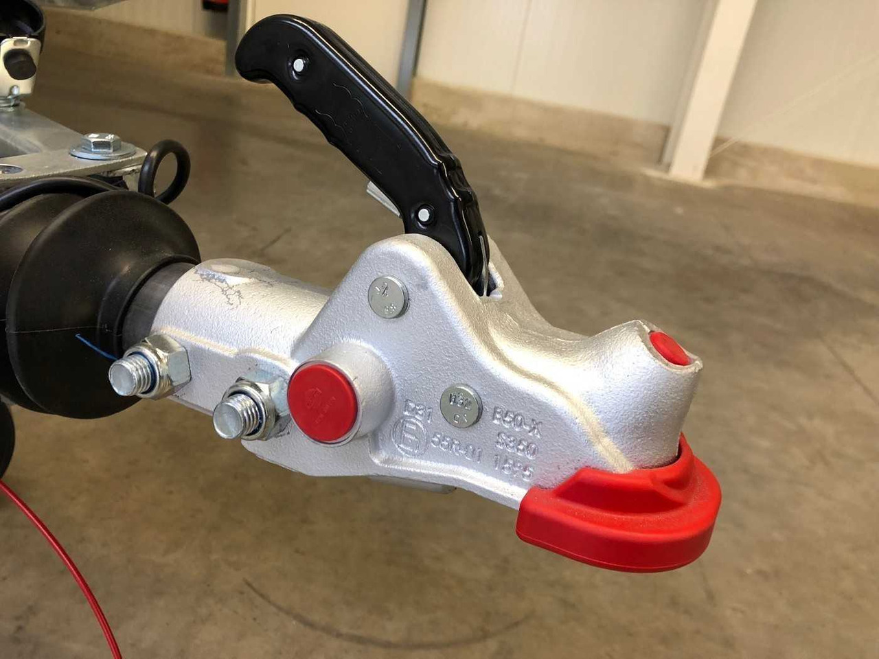 VEZEKO HK F 35.6 Kofferanhänger - Прицеп-фургон: фото 4 VEZEKO HK F 35.6 Kofferanhänger - Прицеп-фургон: фото 4