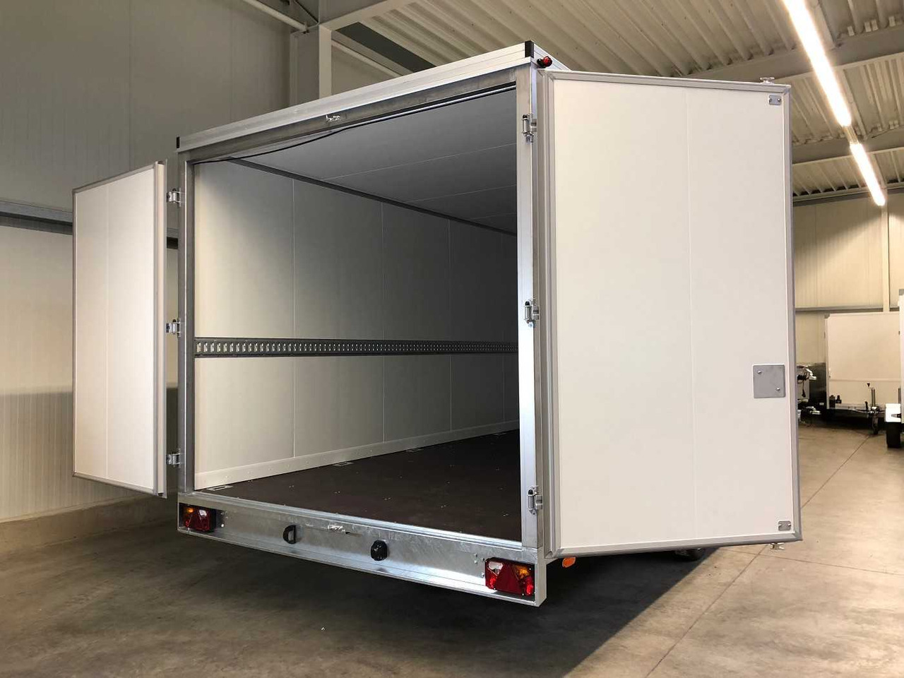 VEZEKO HK F 35.6 Kofferanhänger - Прицеп-фургон: фото 5 VEZEKO HK F 35.6 Kofferanhänger - Прицеп-фургон: фото 5