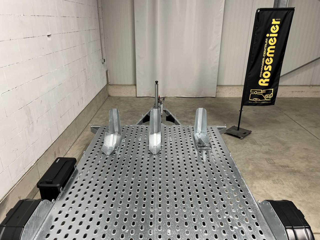 VEZEKO Motovan D 27+Box Motorradanhänger - Прицеп для мотоцикла: фото 5 VEZEKO Motovan D 27+Box Motorradanhänger - Прицеп для мотоцикла: фото 5