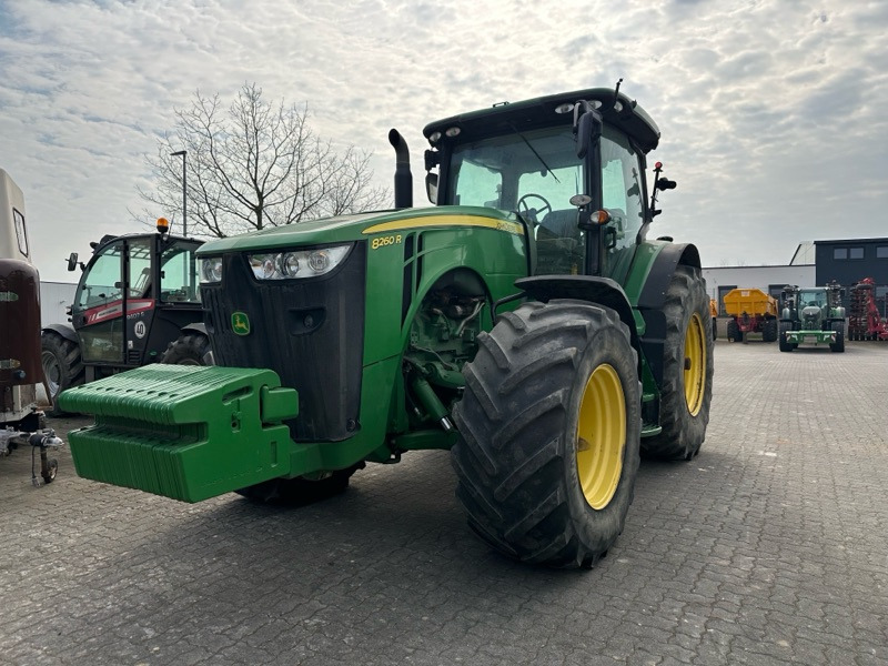 Трактор John Deere 8260R AutoPowr: фото 1