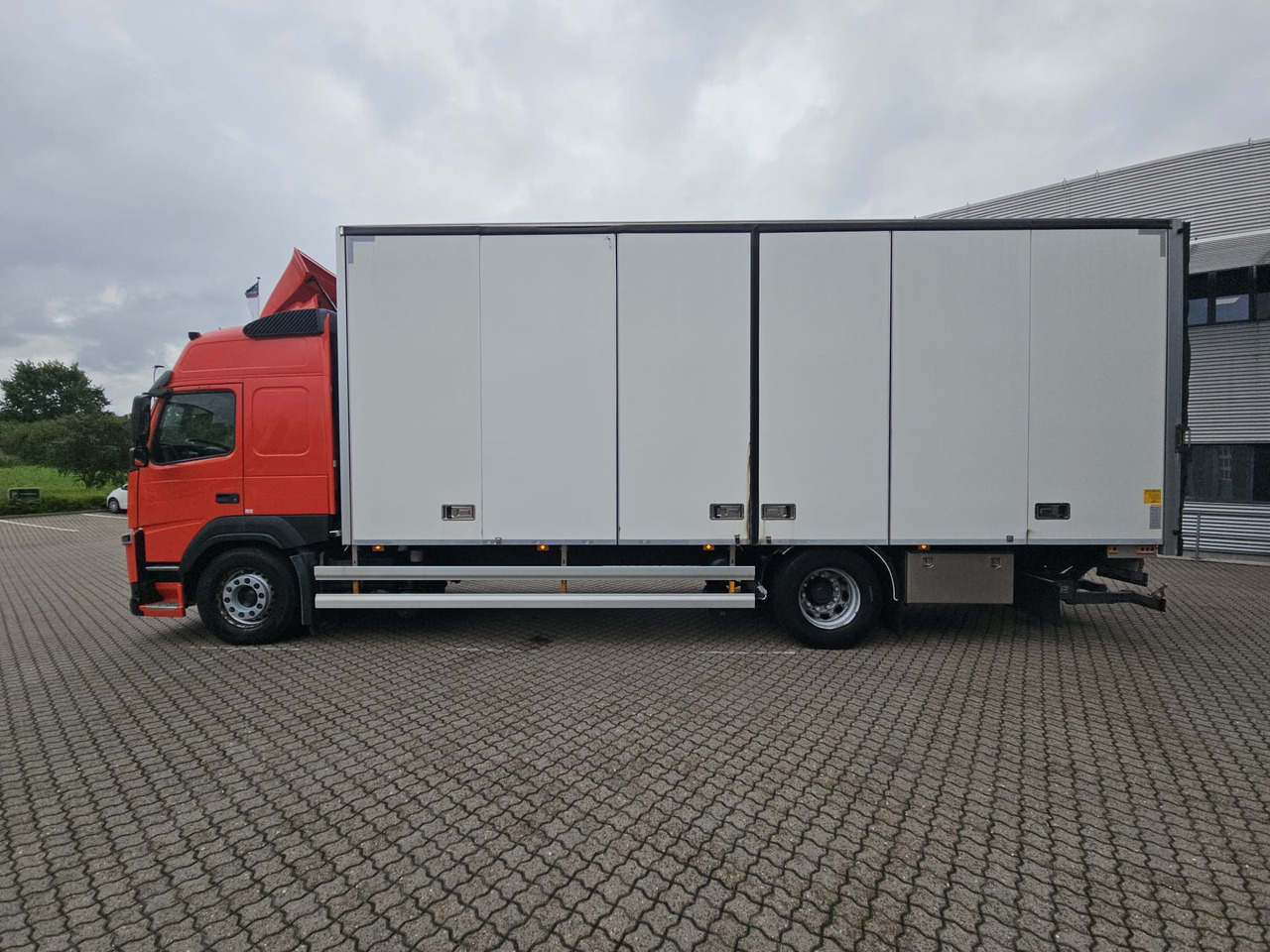 Volvo FM340 - Грузовик с закрытым кузовом: фото 3 Volvo FM340 - Грузовик с закрытым кузовом: фото 3