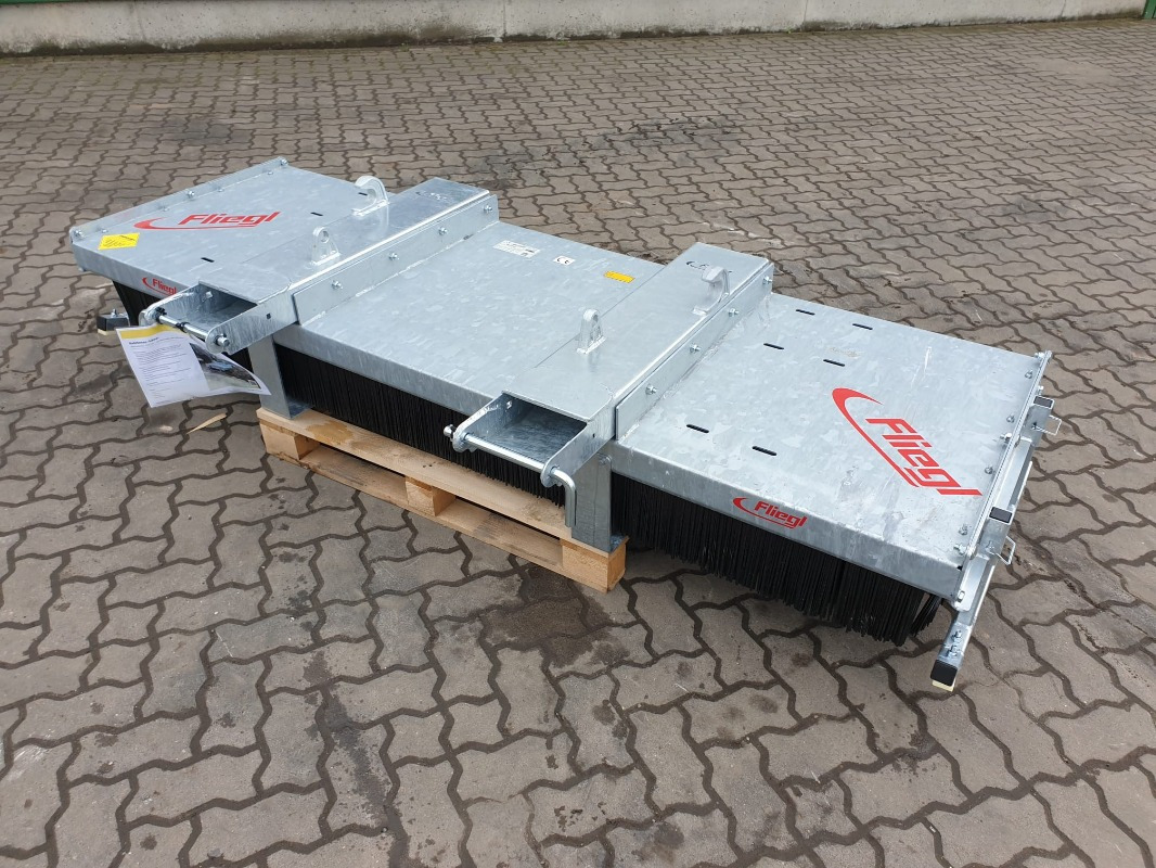 Fliegl Kehrbesen Löwe 3,00m* - Косилка: фото 1 Fliegl Kehrbesen Löwe 3,00m* - Косилка: фото 1