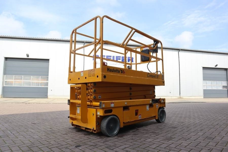 Haulotte COMPACT 10 Electric, 10m Working Height, 450kg Cap - Ножничный подъемник: фото 3 Haulotte COMPACT 10 Electric, 10m Working Height, 450kg Cap - Ножничный подъемник: фото 3
