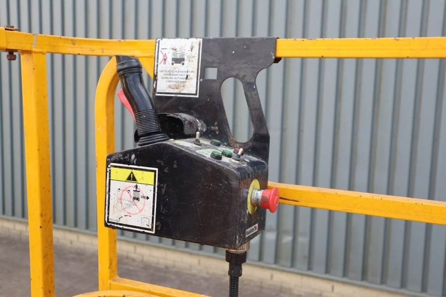 Haulotte Compact 12 Electric, 12m Working Height, 300kg Cap - Ножничный подъемник: фото 4 Haulotte Compact 12 Electric, 12m Working Height, 300kg Cap - Ножничный подъемник: фото 4