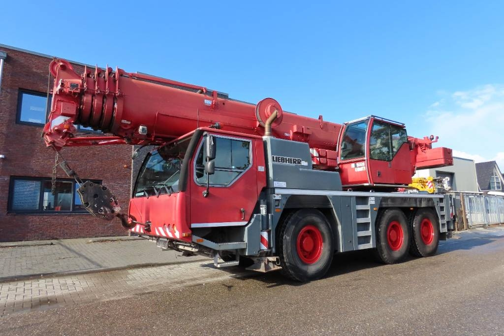Liebherr LTM 1055-3.2  - Вседорожный кран: фото 1 Liebherr LTM 1055-3.2  - Вседорожный кран: фото 1