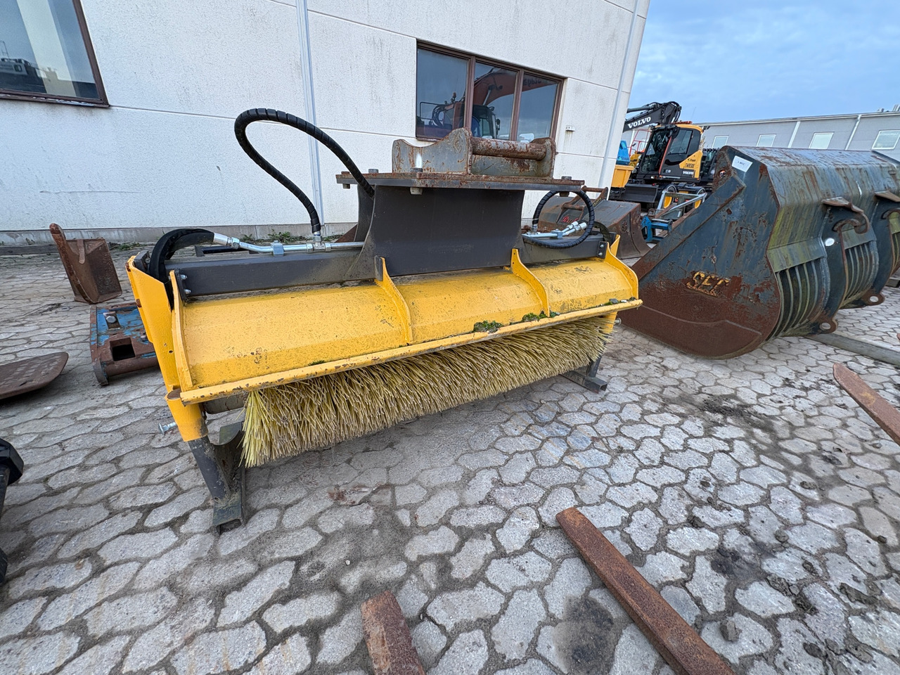 Holms - Щетка: фото 1 Holms - Щетка: фото 1