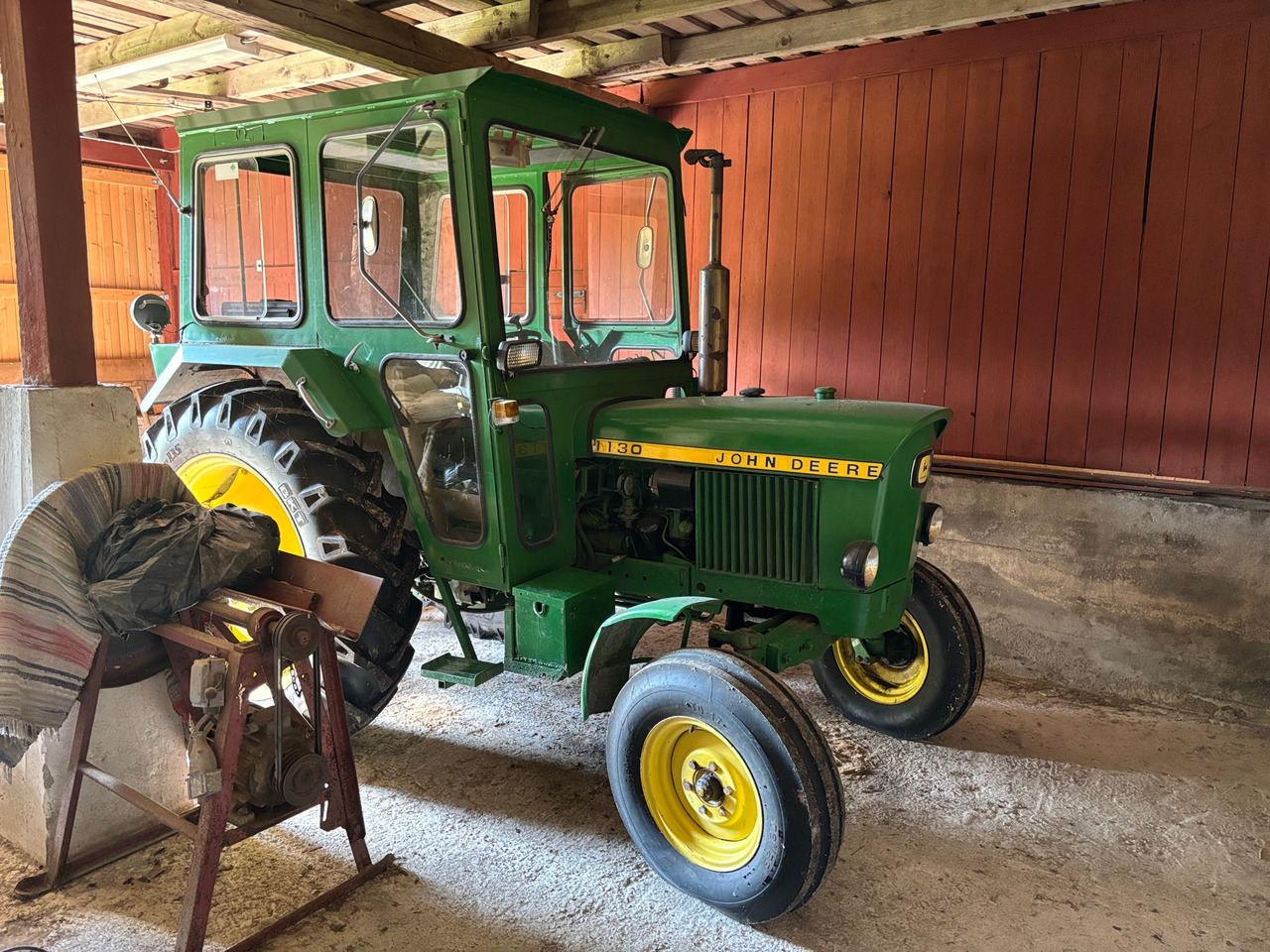 John Deere 1130 - Трактор: фото 1 John Deere 1130 - Трактор: фото 1