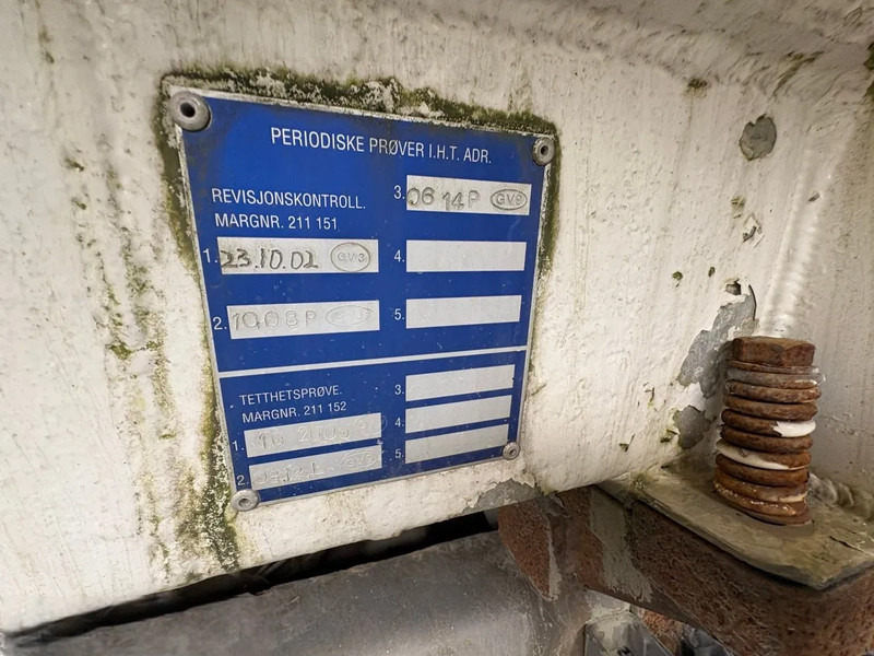 Volvo FL 7 Volvo FL7 285 Fuel tanker 4x2 - Грузовик-цистерна: фото 4 Volvo FL 7 Volvo FL7 285 Fuel tanker 4x2 - Грузовик-цистерна: фото 4