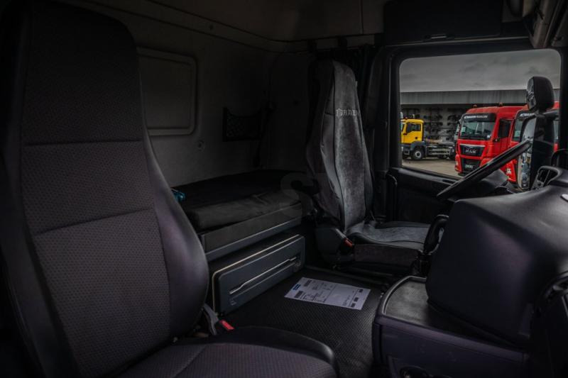 Фото интерьера 2: Тягач Scania G440+MANUAL+INTARDER+HYDR. Фото интерьера 2: Тягач Scania G440+MANUAL+INTARDER+HYDR.