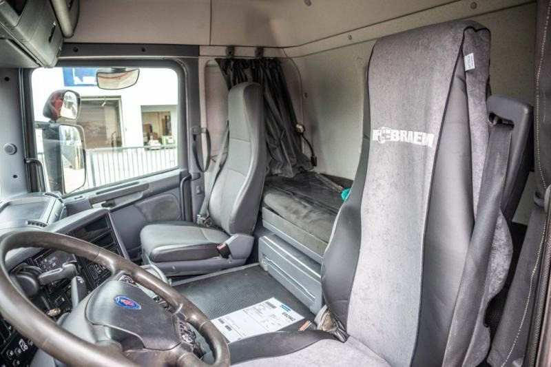 Фото интерьера 1: Тягач Scania G440+MANUAL+INTARDER+HYDR. Фото интерьера 1: Тягач Scania G440+MANUAL+INTARDER+HYDR.