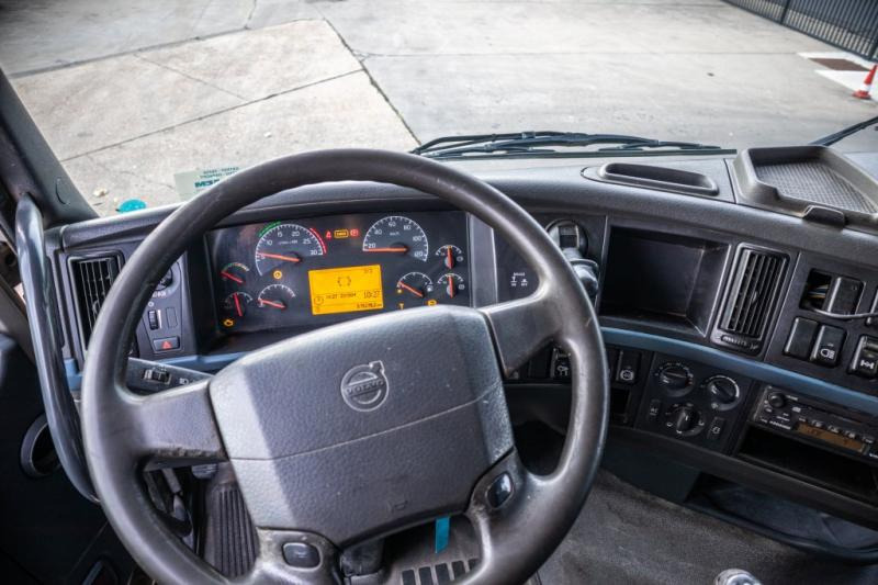 Фото интерьера 1: Тягач Volvo FH 400-E5+HYDR.