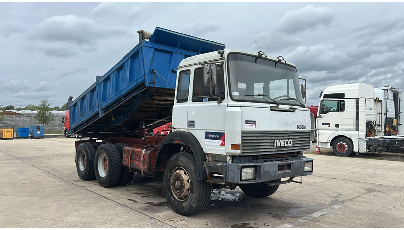 Iveco MAGIRUS 260 - 34 (LAMES / GRAND PONT / STEEL SUSP. / BIG AXLE / MANUAL PUMP) - Самосвал: фото 2 Iveco MAGIRUS 260 - 34 (LAMES / GRAND PONT / STEEL SUSP. / BIG AXLE / MANUAL PUMP) - Самосвал: фото 2