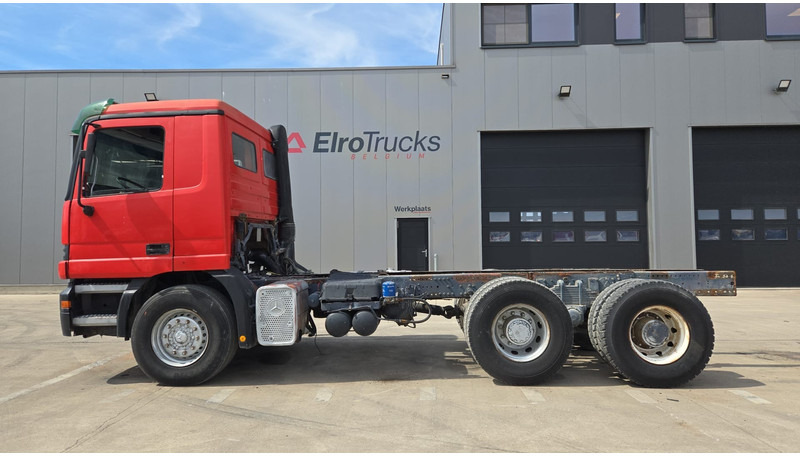 Mercedes-Benz ACTROS 2640 (EPS / 3 PEDALES / V6 / LAMES / GRAND PONT / EURO 2 / SEMI-AUTO) - Грузовик-шасси: фото 5 Mercedes-Benz ACTROS 2640 (EPS / 3 PEDALES / V6 / LAMES / GRAND PONT / EURO 2 / SEMI-AUTO) - Грузовик-шасси: фото 5