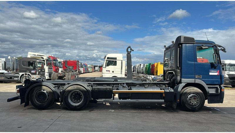 Mercedes-Benz actros 2541 (DEVANT LAMES / EPS / FRONT STEEL / V6 / MP2 / 6X2) - Крюковой мультилифт: фото 3 Mercedes-Benz actros 2541 (DEVANT LAMES / EPS / FRONT STEEL / V6 / MP2 / 6X2) - Крюковой мультилифт: фото 3