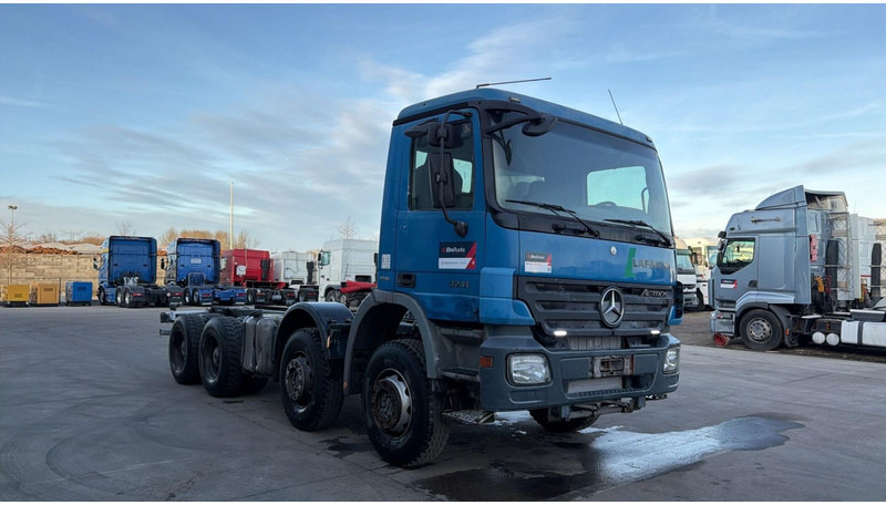 Mercedes-Benz actros 3241 (EPS / LAMES / GRAND PONT / BIG HUB / STEEL SUSP. / 8X4) - Грузовик-шасси: фото 2 Mercedes-Benz actros 3241 (EPS / LAMES / GRAND PONT / BIG HUB / STEEL SUSP. / 8X4) - Грузовик-шасси: фото 2