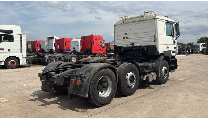 MAN 25.403 (6X2 / 6 CYLINDER / EURO 2 / MANUAL GEARBOX / 8 TYRES) - Тягач: фото 4 MAN 25.403 (6X2 / 6 CYLINDER / EURO 2 / MANUAL GEARBOX / 8 TYRES) - Тягач: фото 4
