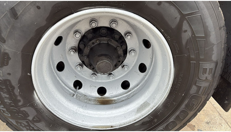 Тягач Scania 124-420 (6X2 / 8 TYRES / ORIGINAL TRACTOR UNIT / FRONT STEEL): фото 15