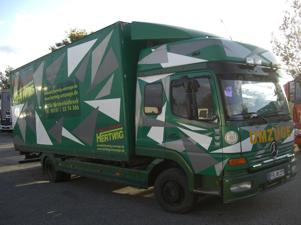 Mercedes-Benz 823L - Грузовик с закрытым кузовом: фото 2 Mercedes-Benz 823L - Грузовик с закрытым кузовом: фото 2