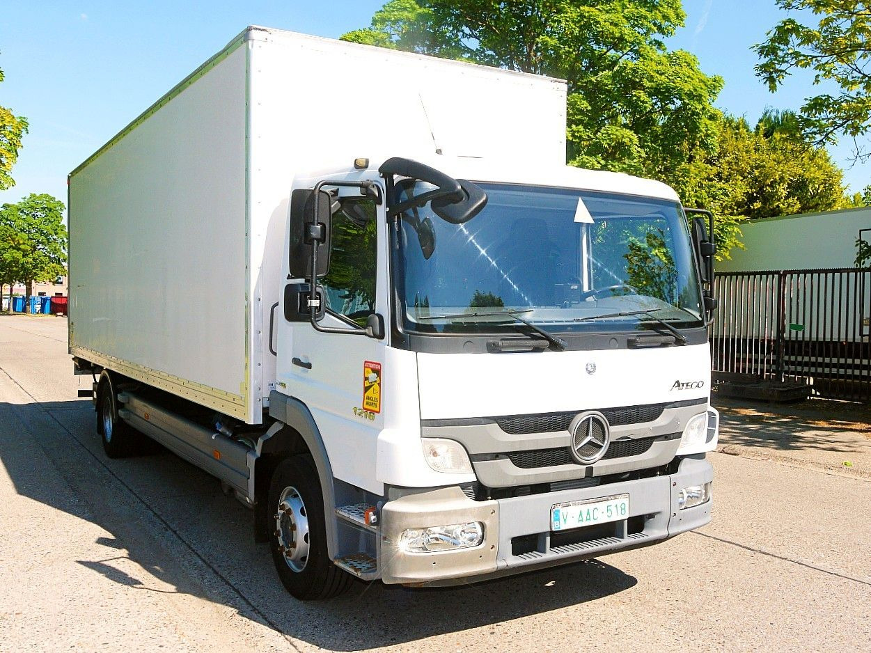 Mercedes-Benz 1318 ATEGO MEUBEL KOFFER LBW MANUAL LUFTFEDERNG - Грузовик с закрытым кузовом: фото 4 Mercedes-Benz 1318 ATEGO MEUBEL KOFFER LBW MANUAL LUFTFEDERNG - Грузовик с закрытым кузовом: фото 4