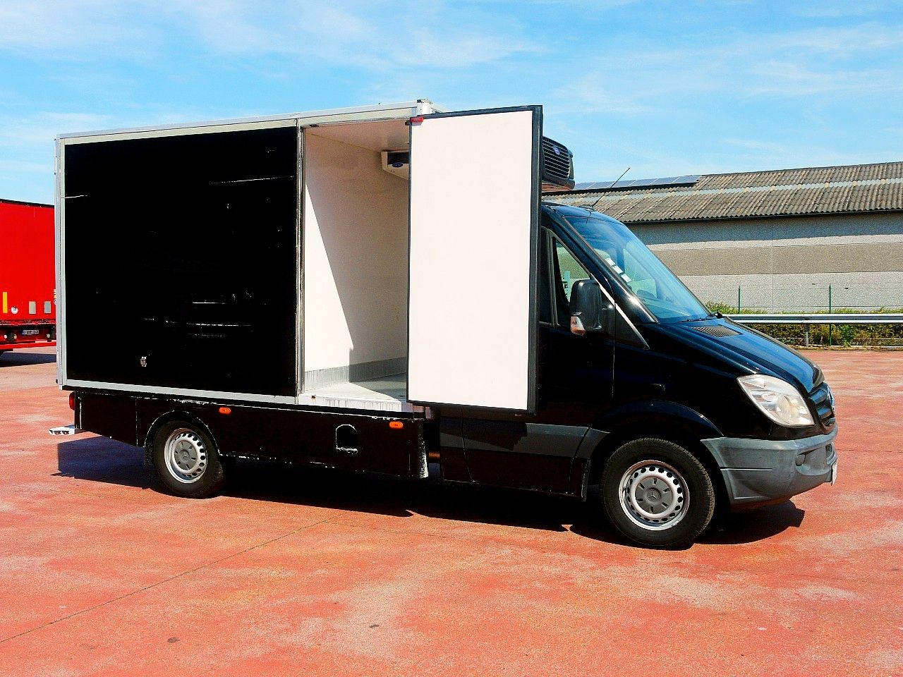Mercedes-Benz 319 SPRINTER V6 KUHLKOFFER CARRIER PULSOR 600 MT - Фургон-рефрижератор: фото 3 Mercedes-Benz 319 SPRINTER V6 KUHLKOFFER CARRIER PULSOR 600 MT - Фургон-рефрижератор: фото 3