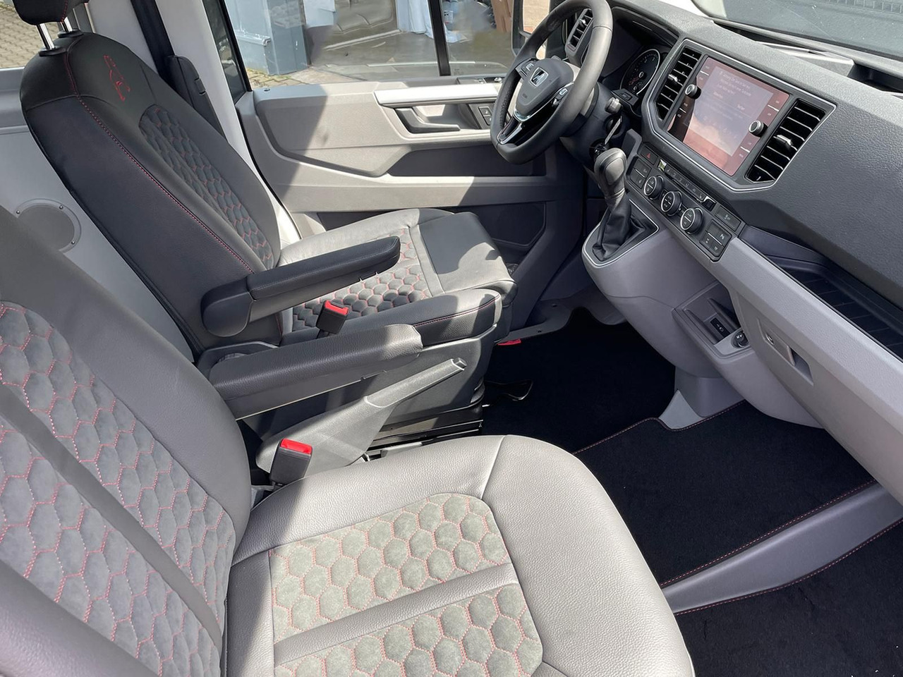 Микроавтобус, Пассажирский фургон MAN TGE 3.180 Kombi L3H2 4x4 INDIVIDUAL S LED ACC: фото 27