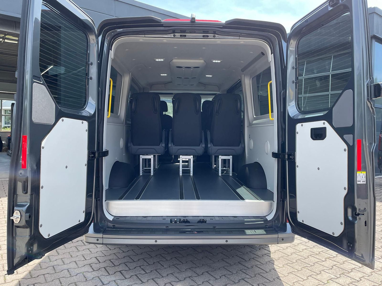 Микроавтобус, Пассажирский фургон MAN TGE 3.180 Kombi L3H2 4x4 INDIVIDUAL S LED ACC: фото 34