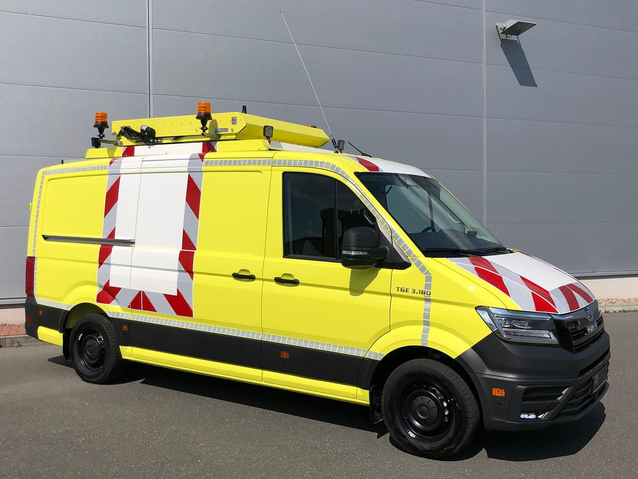 MAN TGE 3.180 L3H2 BF 4 BEGLEITFAHRZEUG ACC LED NAVI - Легковой автомобиль: фото 2 MAN TGE 3.180 L3H2 BF 4 BEGLEITFAHRZEUG ACC LED NAVI - Легковой автомобиль: фото 2