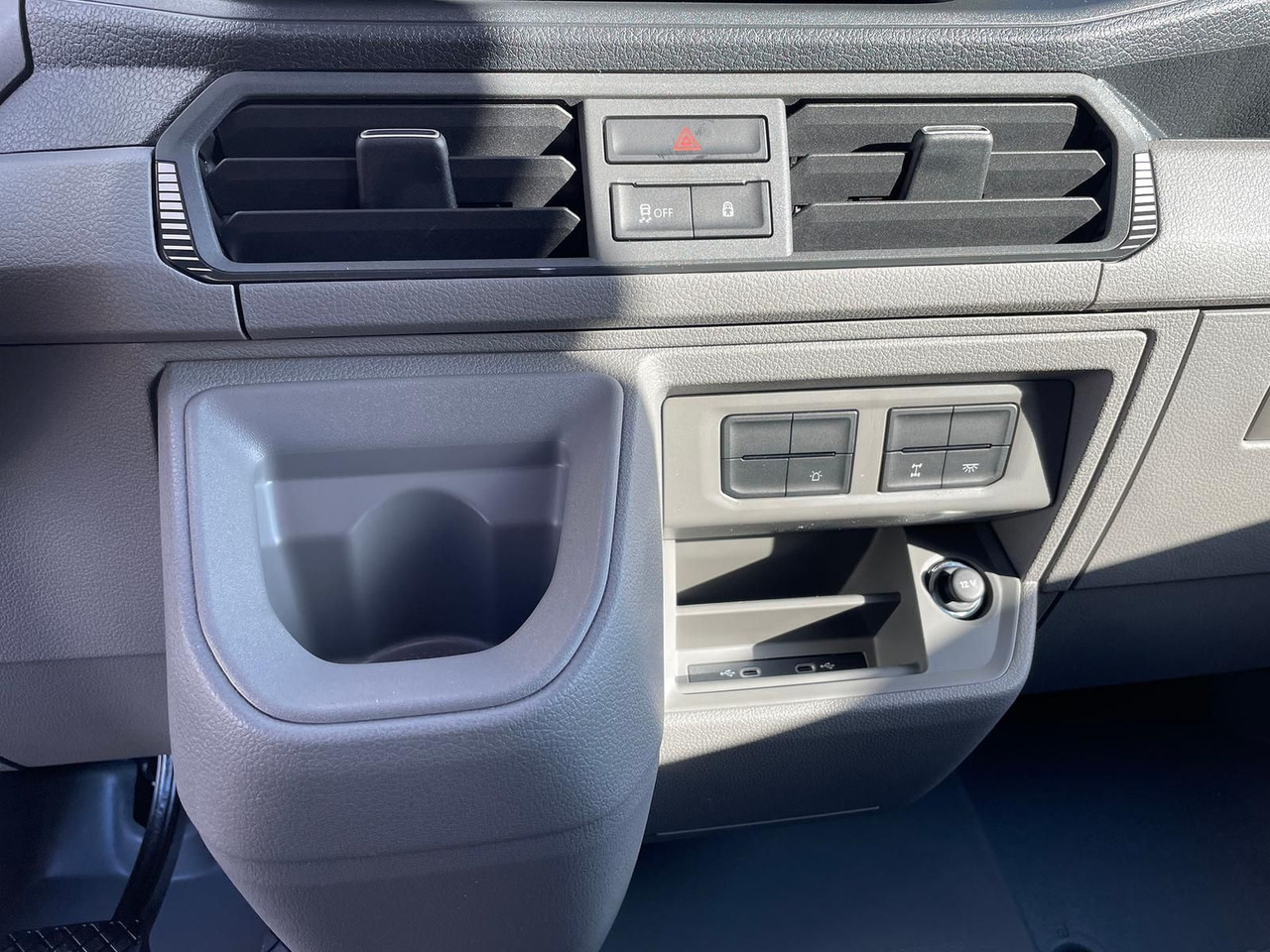 Цельнометаллический фургон, Грузопассажирский фургон MAN TGE 3.180 L3H2 MIXTO 4x4 AUTOM ACC LED AHK DAB: фото 26 Цельнометаллический фургон, Грузопассажирский фургон MAN TGE 3.180 L3H2 MIXTO 4x4 AUTOM ACC LED AHK DAB: фото 26