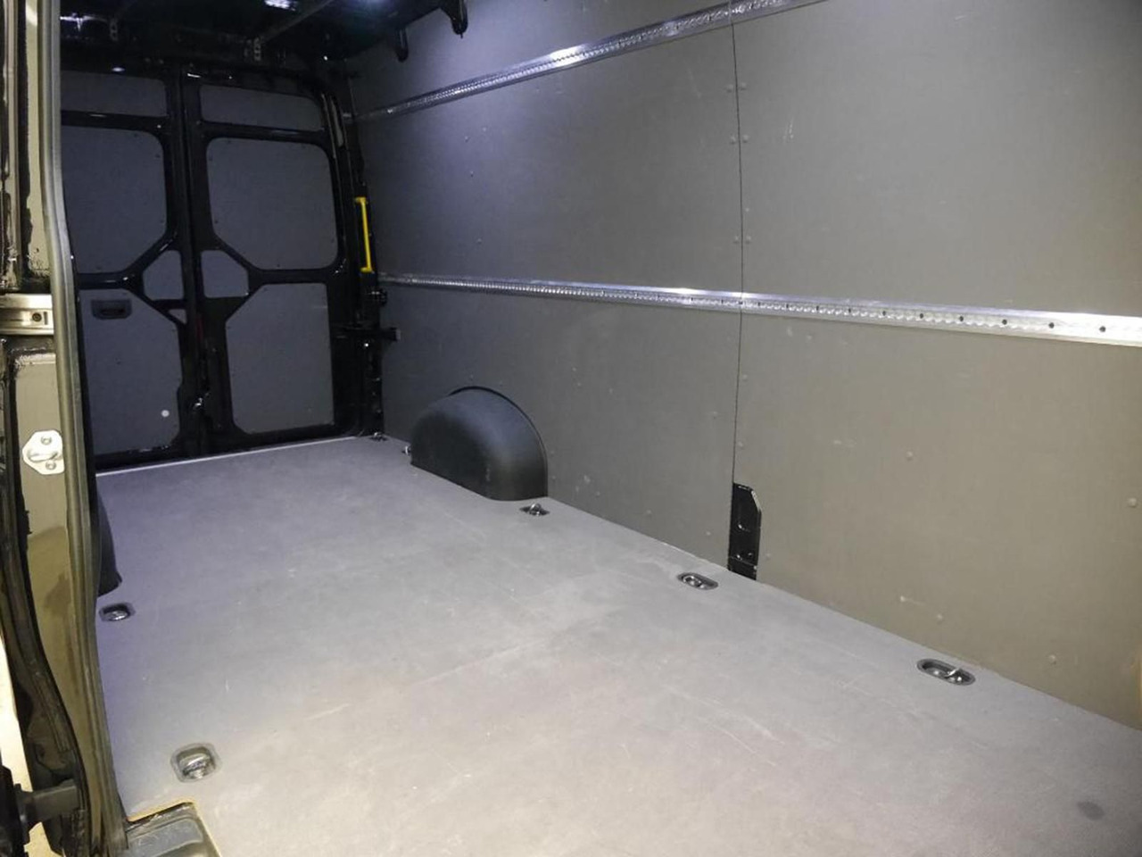 Volkswagen Crafter Kasten 35 L4H3 NAVI DAB PDC KAMERA - Пассажирский фургон: фото 3 Volkswagen Crafter Kasten 35 L4H3 NAVI DAB PDC KAMERA - Пассажирский фургон: фото 3