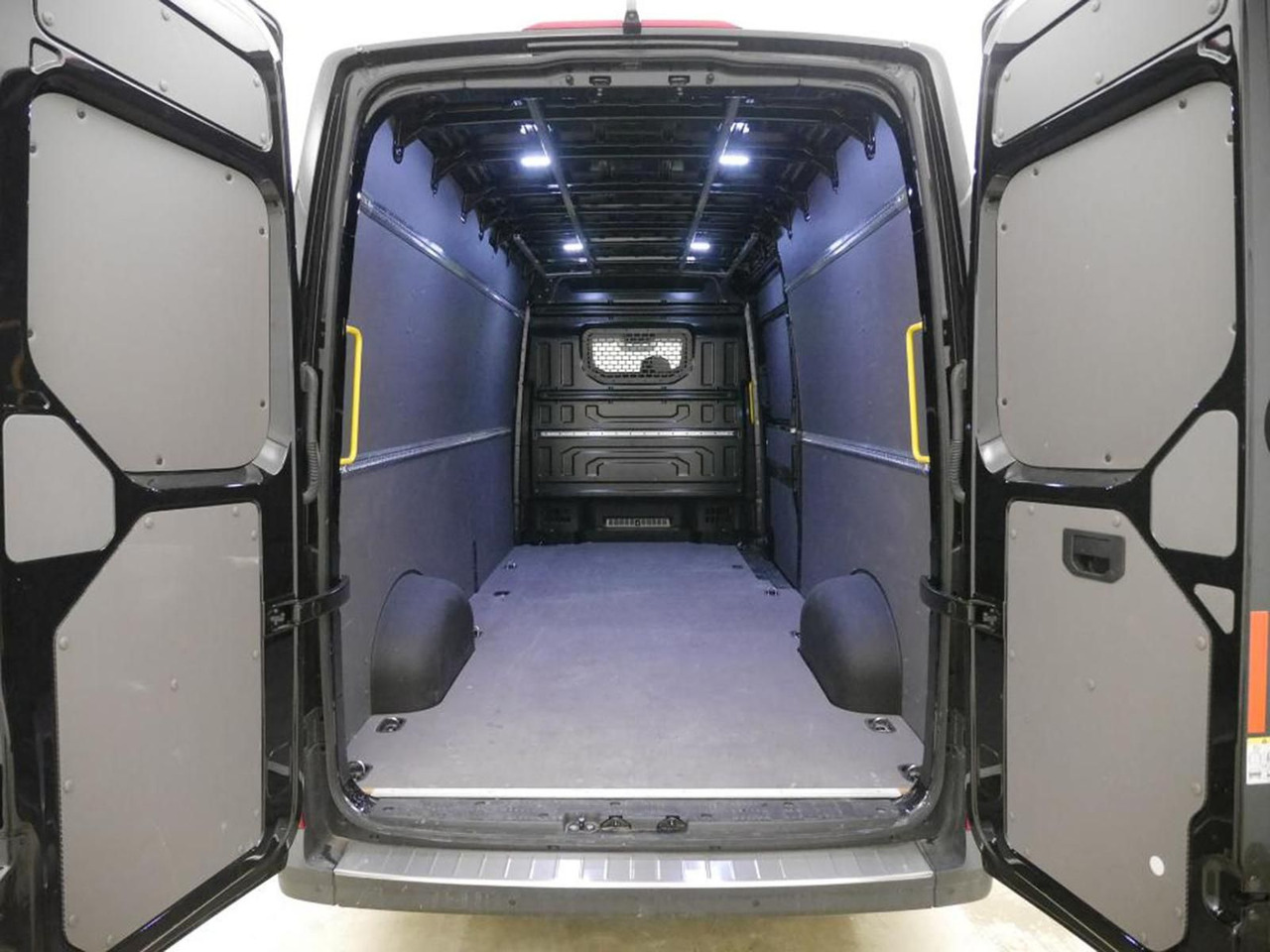 Volkswagen Crafter Kasten 35 L4H3 NAVI DAB PDC KAMERA - Пассажирский фургон: фото 4 Volkswagen Crafter Kasten 35 L4H3 NAVI DAB PDC KAMERA - Пассажирский фургон: фото 4