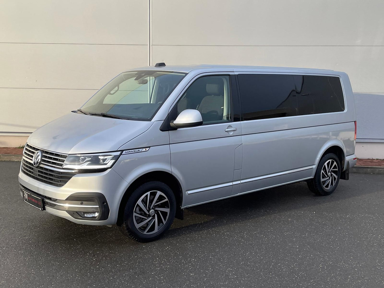 Volkswagen T6.1 Caravelle Comfortl LR 4M NAV el. Trittstufe - Микроавтобус, Пассажирский фургон: фото 1 Volkswagen T6.1 Caravelle Comfortl LR 4M NAV el. Trittstufe - Микроавтобус, Пассажирский фургон: фото 1