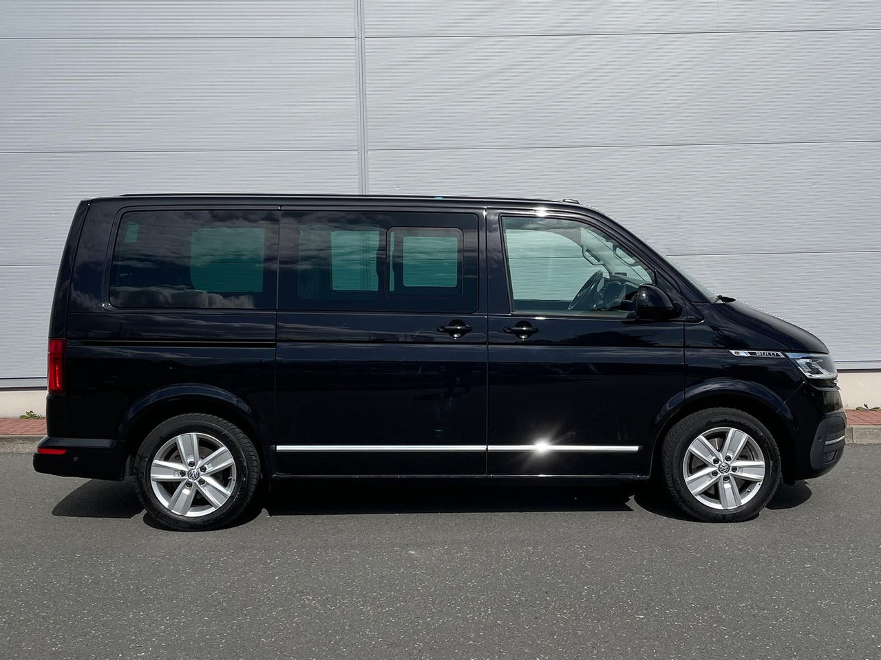 Volkswagen T6.1 Multivan Highline 4M LEDER STANDHZ SITZHZ - Пассажирский фургон: фото 5 Volkswagen T6.1 Multivan Highline 4M LEDER STANDHZ SITZHZ - Пассажирский фургон: фото 5