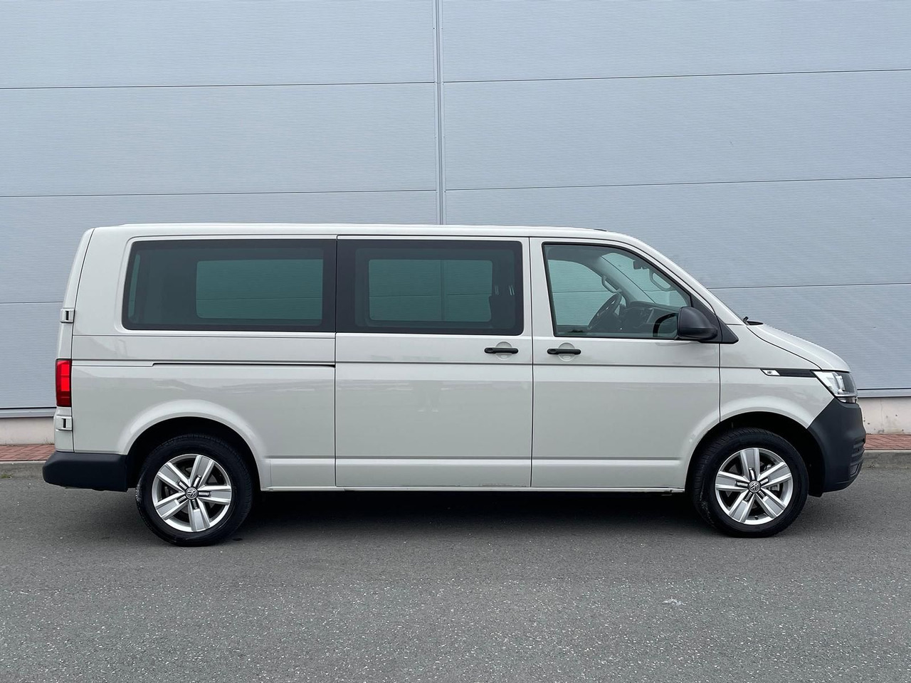 Volkswagen T6.1 Transporter 2.0 TDI lang 4MOTION SITZHZ NAV - Цельнометаллический фургон: фото 5 Volkswagen T6.1 Transporter 2.0 TDI lang 4MOTION SITZHZ NAV - Цельнометаллический фургон: фото 5