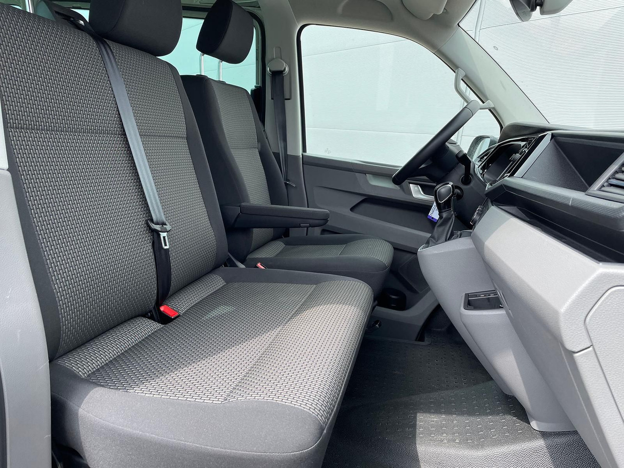Новый Легковой автомобиль Volkswagen T6.1 Transporter 2.0 TDI lang 4MOTION SITZHZ NAV: фото 16
