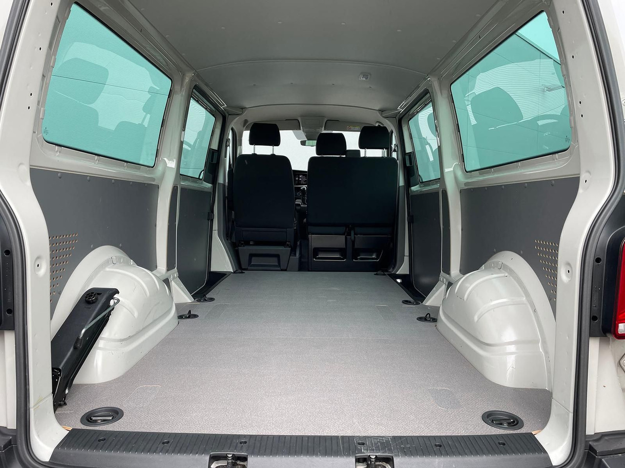 Новый Легковой автомобиль Volkswagen T6.1 Transporter 2.0 TDI lang 4MOTION SITZHZ NAV: фото 11