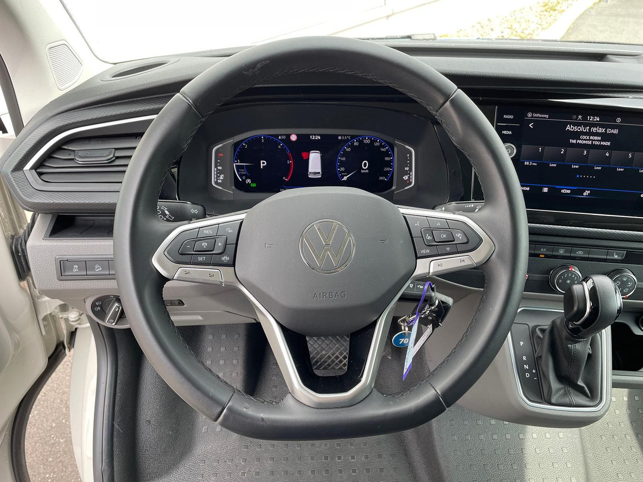 Новый Легковой автомобиль Volkswagen T6.1 Transporter 2.0 TDI lang 4MOTION SITZHZ NAV: фото 13
