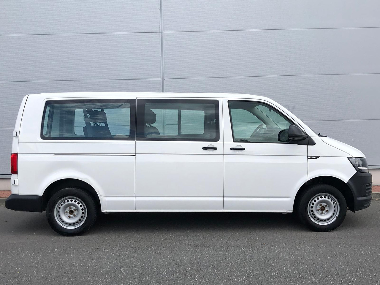 Volkswagen T6 Transporter 2.0 TDI Kombi lang 9-SITZE TEMP - Микроавтобус, Пассажирский фургон: фото 5 Volkswagen T6 Transporter 2.0 TDI Kombi lang 9-SITZE TEMP - Микроавтобус, Пассажирский фургон: фото 5