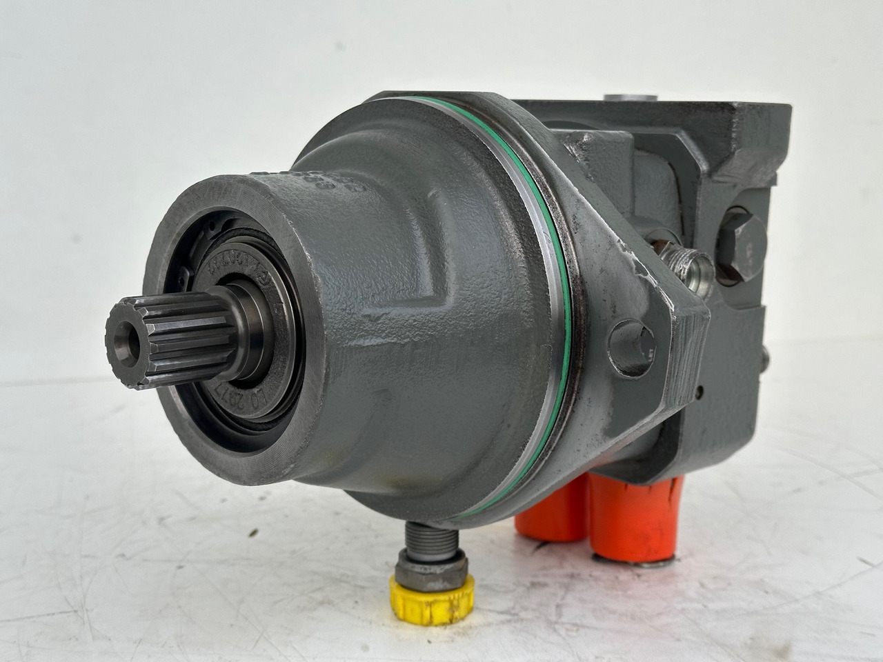 LIEBHERR Original Hydraulikeinbaumotor AT-FMF045. ID-Nr.9075181 – ID-Nr.10125043A. A309, A311, A312, A314, A316, A900, A904, A918, R313, R317, R900, R904. #A18.12.90158# - Гидравлический мотор для Экскаваторов: фото 3 LIEBHERR Original Hydraulikeinbaumotor AT-FMF045. ID-Nr.9075181 – ID-Nr.10125043A. A309, A311, A312, A314, A316, A900, A904, A918, R313, R317, R900, R904. #A18.12.90158# - Гидравлический мотор для Экскаваторов: фото 3