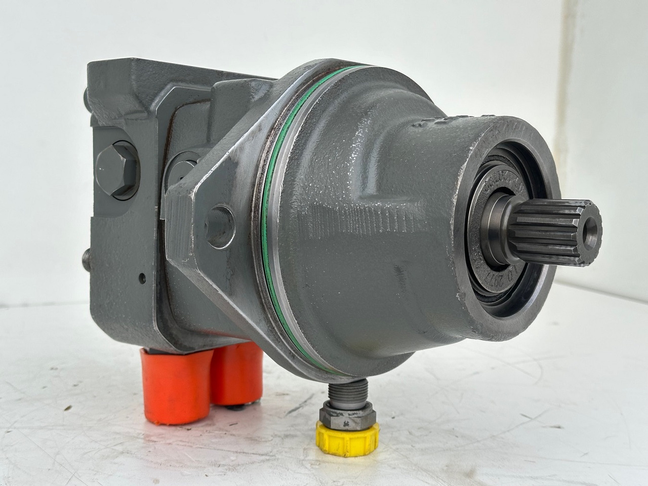 LIEBHERR Original Hydraulikeinbaumotor AT-FMF045. ID-Nr.9075181 – ID-Nr.10125043A. A309, A311, A312, A314, A316, A900, A904, A918, R313, R317, R900, R904. #A18.12.90158# - Гидравлический мотор для Экскаваторов: фото 4 LIEBHERR Original Hydraulikeinbaumotor AT-FMF045. ID-Nr.9075181 – ID-Nr.10125043A. A309, A311, A312, A314, A316, A900, A904, A918, R313, R317, R900, R904. #A18.12.90158# - Гидравлический мотор для Экскаваторов: фото 4