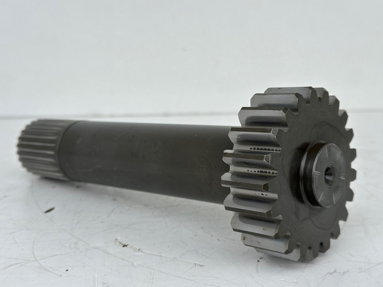 Liebherr Antriebswelle ID-Nr.9443786 - ID-Nr.944378603. FAT550 FAT550P046. A900, LH120, LH150, E974, ER974, LOS1976, LOS-413, R964, R966, R970, R974, R976, R980, R984. #944378603.2374# - Приводный вал для Строительной техники: фото 1 Liebherr Antriebswelle ID-Nr.9443786 - ID-Nr.944378603. FAT550 FAT550P046. A900, LH120, LH150, E974, ER974, LOS1976, LOS-413, R964, R966, R970, R974, R976, R980, R984. #944378603.2374# - Приводный вал для Строительной техники: фото 1