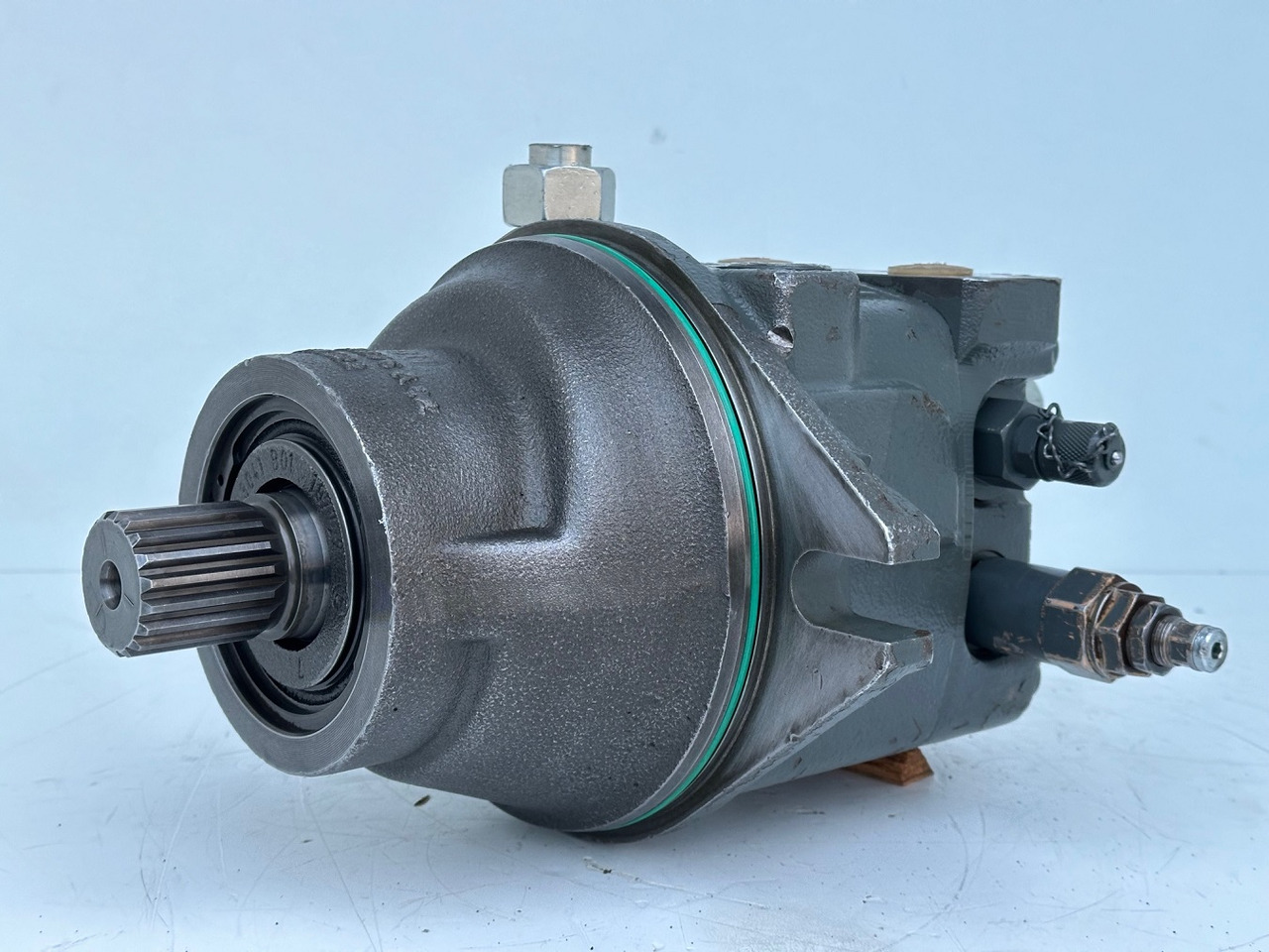 Liebherr Hydraulikeinbaumotor Typ:FMF090. ID-Nr.10139164 - ID-Nr.11371743. R946 LC, R946 LC-V, R946 NLC, R946 S-HD, R950 LC-V, R950 S-HD, R950. #11371743.11929# - Поворотный редуктор для Экскаваторов: фото 1 Liebherr Hydraulikeinbaumotor Typ:FMF090. ID-Nr.10139164 - ID-Nr.11371743. R946 LC, R946 LC-V, R946 NLC, R946 S-HD, R950 LC-V, R950 S-HD, R950. #11371743.11929# - Поворотный редуктор для Экскаваторов: фото 1