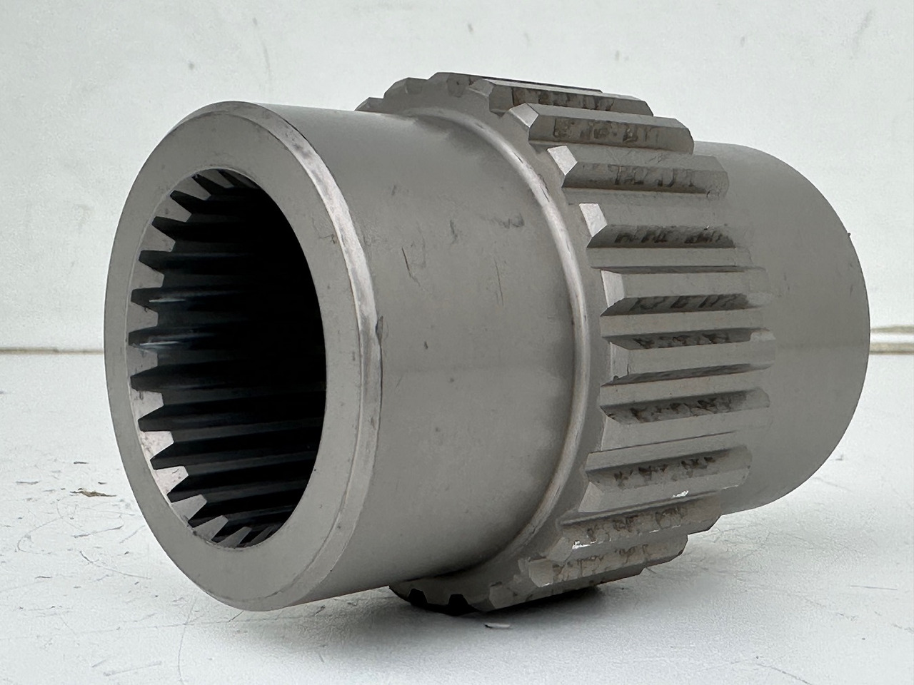 Liebherr Lamellenträger ID-Nr.9443788 - ID-Nr.944378803. FAT550, FAT550P046, FAT550P050, FAT600P081, FAT1000/102. #9443788.23.03# - Бортовой редуктор для Строительной техники: фото 1 Liebherr Lamellenträger ID-Nr.9443788 - ID-Nr.944378803. FAT550, FAT550P046, FAT550P050, FAT600P081, FAT1000/102. #9443788.23.03# - Бортовой редуктор для Строительной техники: фото 1