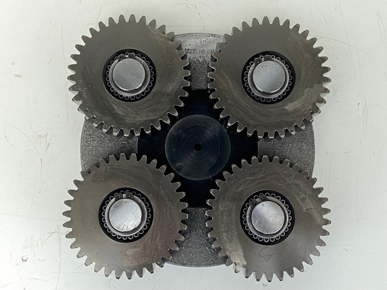 Liebherr Planetenträger ID-Nr.90216230 mit Planetenrad ID-Nr.90216231. R926-1715 - R928-1715 - R930-1716. #PL-PO161# - Поворотный редуктор для Строительной техники: фото 2 Liebherr Planetenträger ID-Nr.90216230 mit Planetenrad ID-Nr.90216231. R926-1715 - R928-1715 - R930-1716. #PL-PO161# - Поворотный редуктор для Строительной техники: фото 2