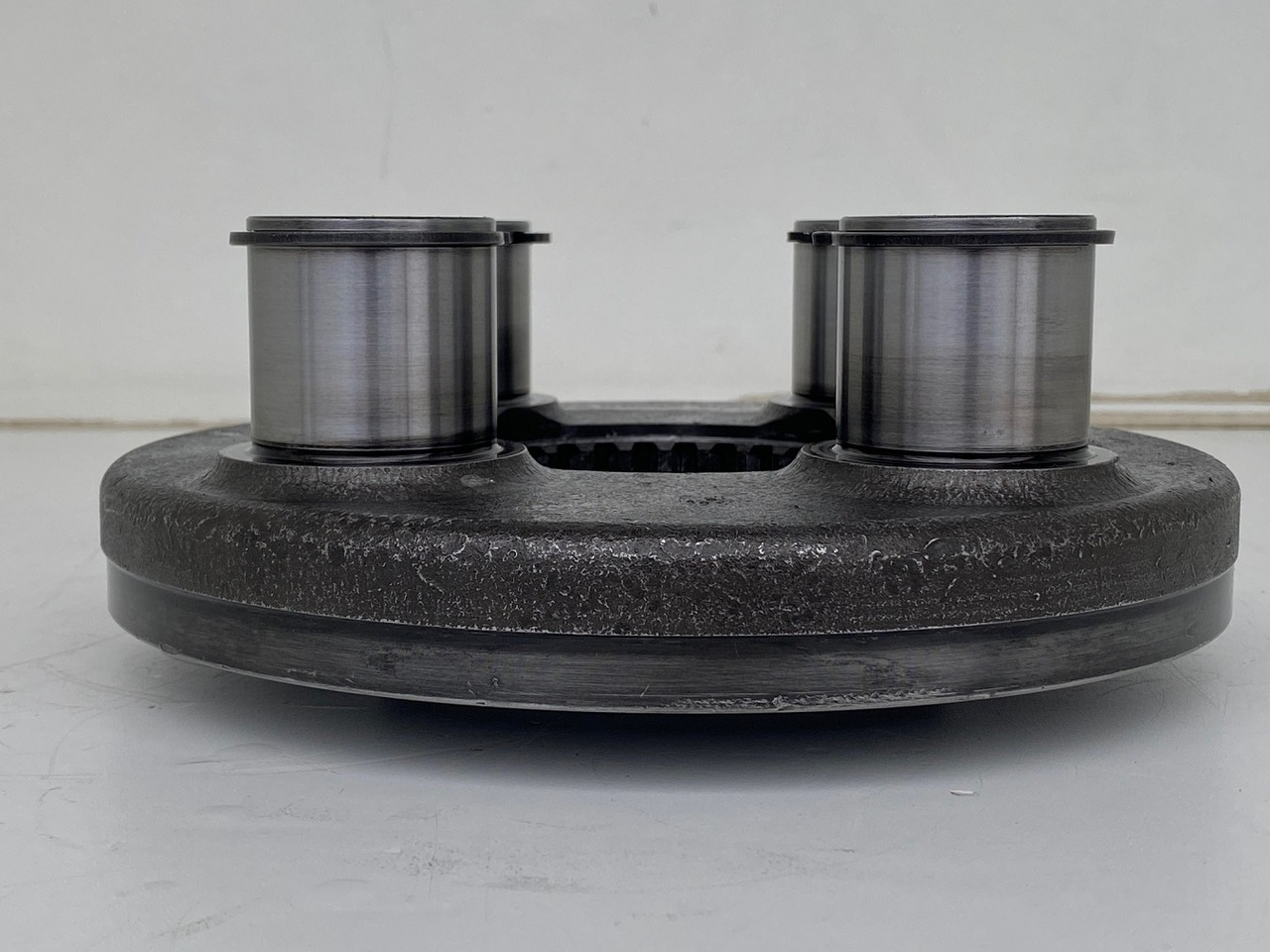 Liebherr Planetenträger ID-Nr.944306303 - ID-Nr.9443063. A924, A934, LH30, LH35. #PLANT764# - Поворотный редуктор для Строительной техники: фото 3 Liebherr Planetenträger ID-Nr.944306303 - ID-Nr.9443063. A924, A934, LH30, LH35. #PLANT764# - Поворотный редуктор для Строительной техники: фото 3