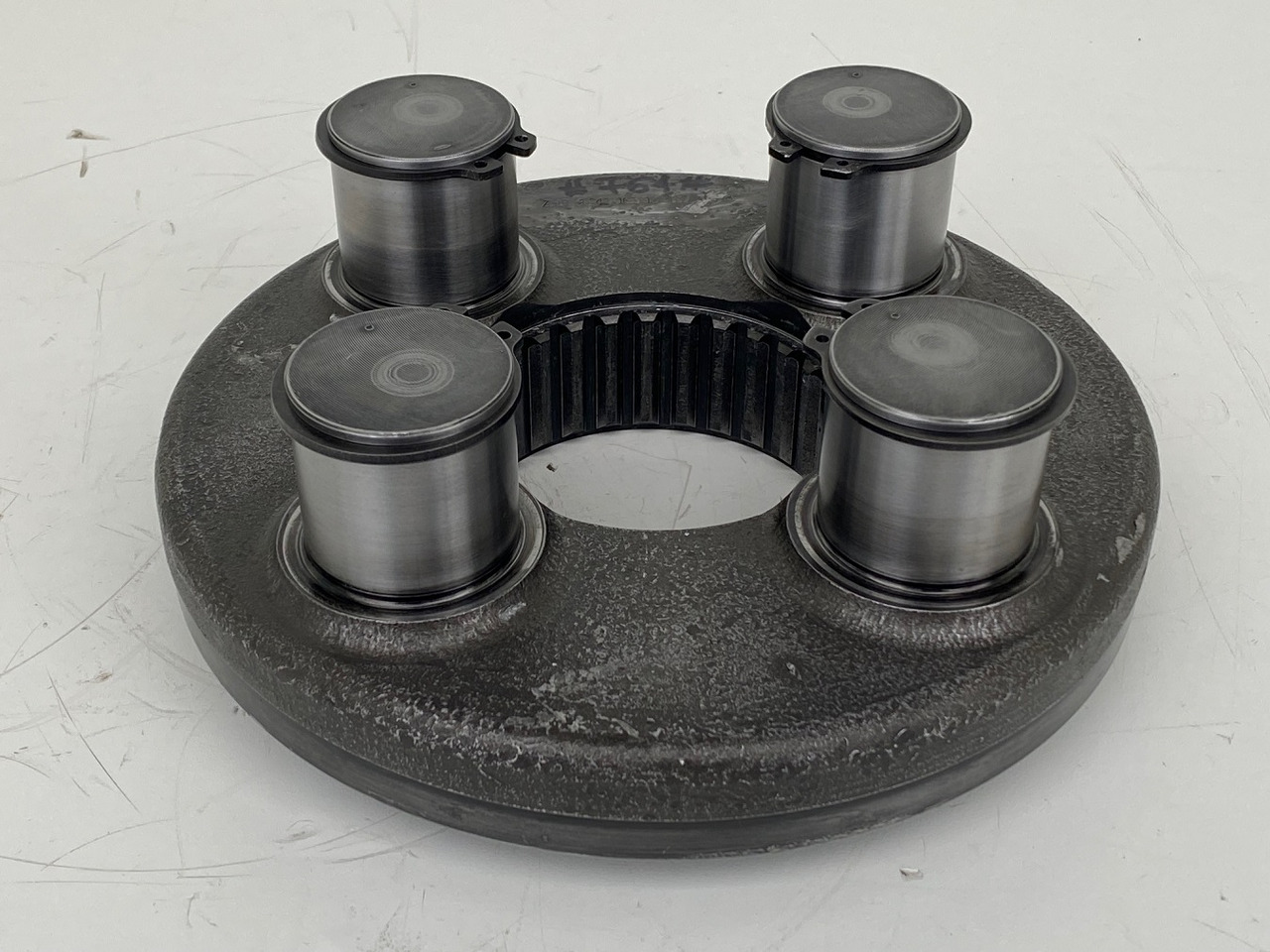 Liebherr Planetenträger ID-Nr.944306303 - ID-Nr.9443063. A924, A934, LH30, LH35. #PLANT764# - Поворотный редуктор для Строительной техники: фото 1 Liebherr Planetenträger ID-Nr.944306303 - ID-Nr.9443063. A924, A934, LH30, LH35. #PLANT764# - Поворотный редуктор для Строительной техники: фото 1