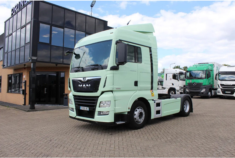 MAN TGX 18.460 * RETARDER * 2 TANK * ADR * FULL FULL OPTION * - Тягач: фото 1 MAN TGX 18.460 * RETARDER * 2 TANK * ADR * FULL FULL OPTION * - Тягач: фото 1