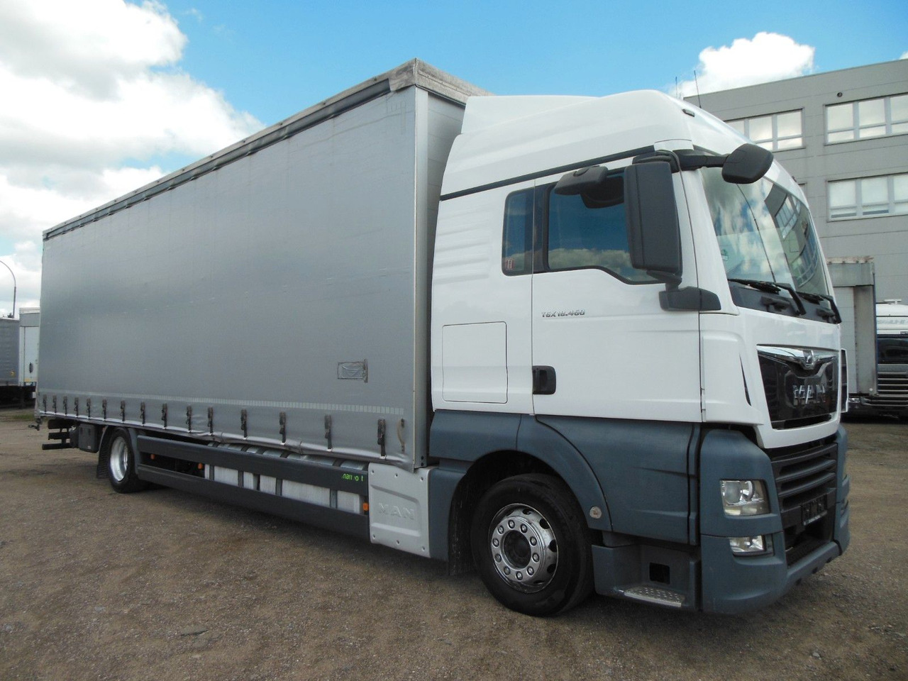 MAN TGX 18.460, XLX, VOLL LUFT, PRITSCHE 9,2M, TOP!! - Тентованный грузовик: фото 2 MAN TGX 18.460, XLX, VOLL LUFT, PRITSCHE 9,2M, TOP!! - Тентованный грузовик: фото 2