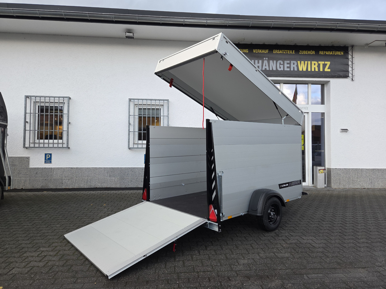 ALUBOXX Deckelanhänger GTB 1350 VT3 Ultra Low 251x151cm 1350kg - Прицеп для мотоцикла: фото 2 ALUBOXX Deckelanhänger GTB 1350 VT3 Ultra Low 251x151cm 1350kg - Прицеп для мотоцикла: фото 2