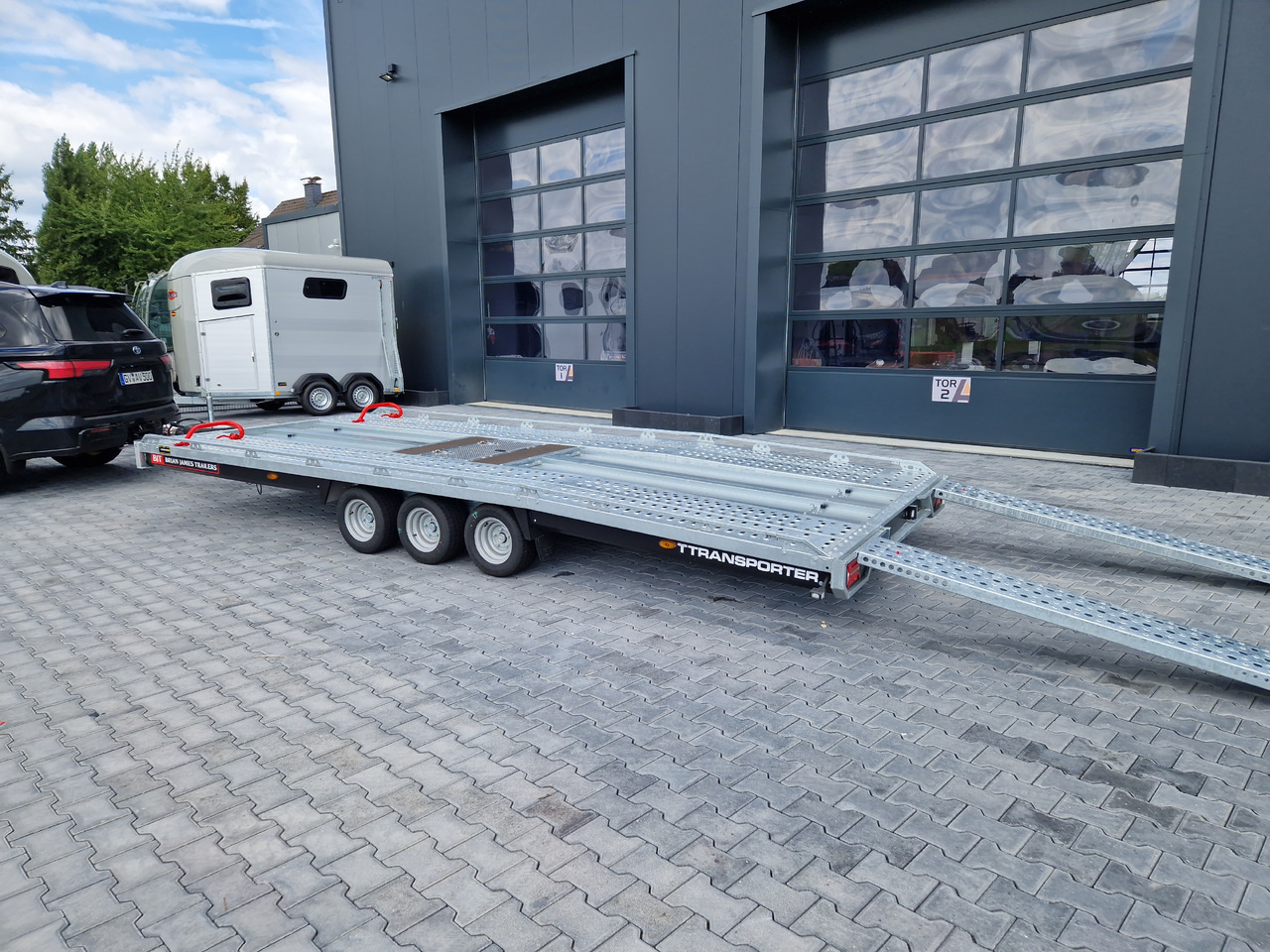 Прицеп-автовоз BJT T Transporter 231 550x224cm schwarz Auffahrrampen 235cm Tridem 10" 3500kg (XXL): фото 7 Прицеп-автовоз BJT T Transporter 231 550x224cm schwarz Auffahrrampen 235cm Tridem 10" 3500kg (XXL): фото 7