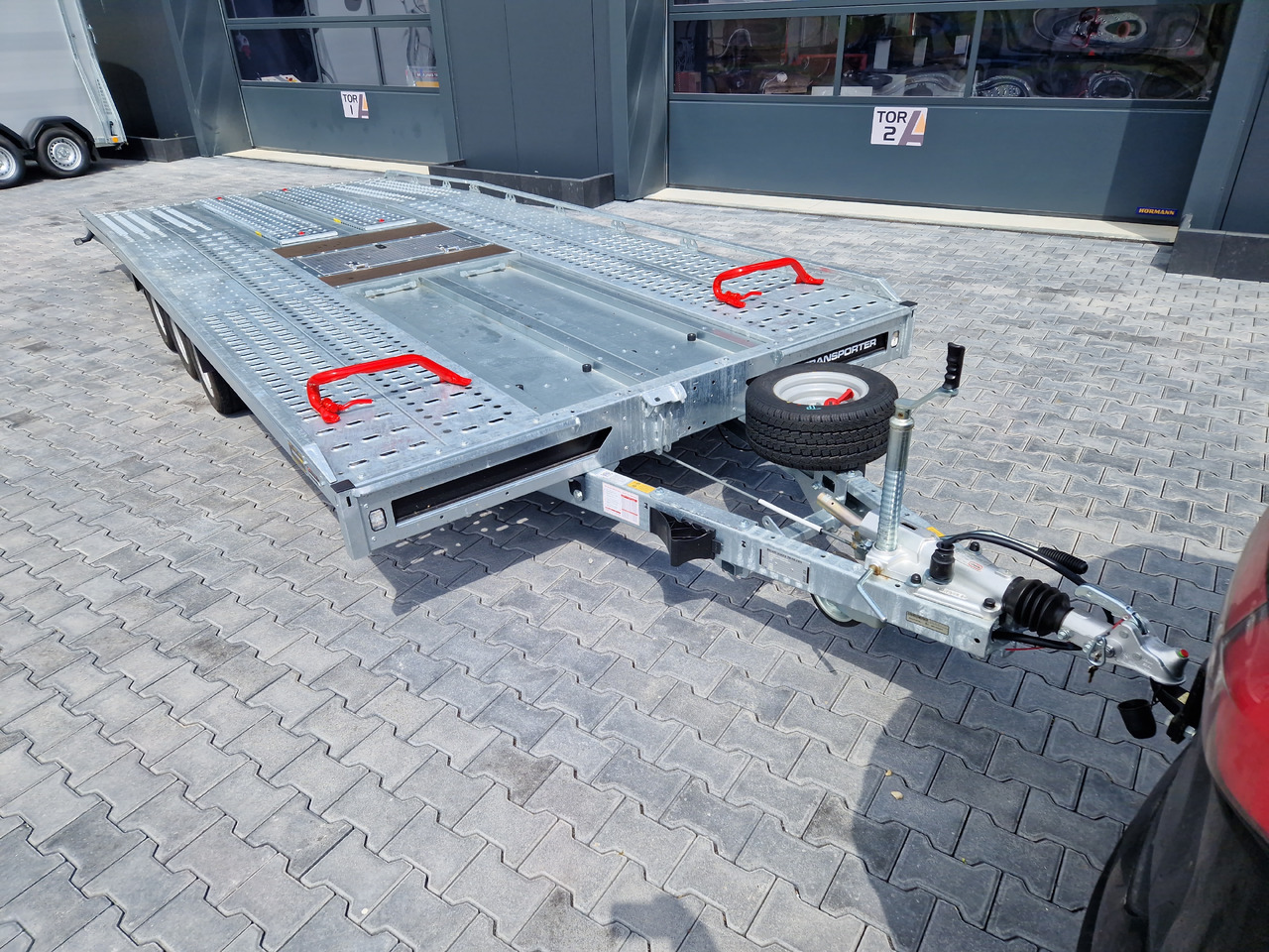 Прицеп-автовоз BJT T Transporter 231 550x224cm schwarz Auffahrrampen 235cm Tridem 10" 3500kg (XXL): фото 12 Прицеп-автовоз BJT T Transporter 231 550x224cm schwarz Auffahrrampen 235cm Tridem 10" 3500kg (XXL): фото 12